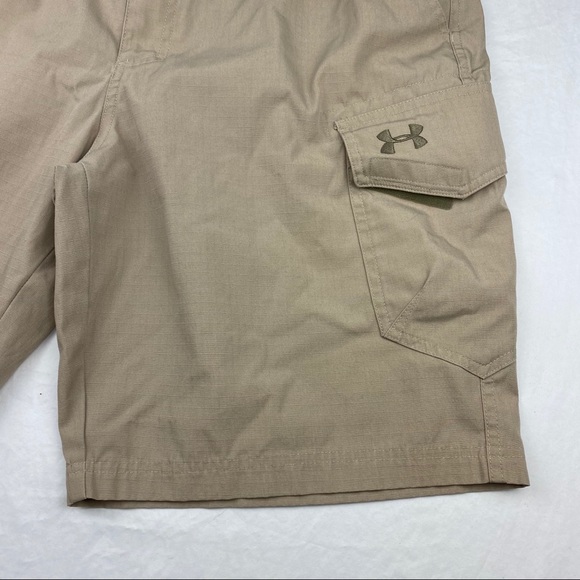 ❌SOLD❌ Under Armour Khaki Cargo Heat Gear Loose - Picture 2 of 8